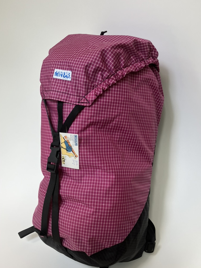 Optimal, sac de 23 litres, 310 grammes, suffisant pour votre matériel d'escalade, la veste, la gourde et le pic-nic.